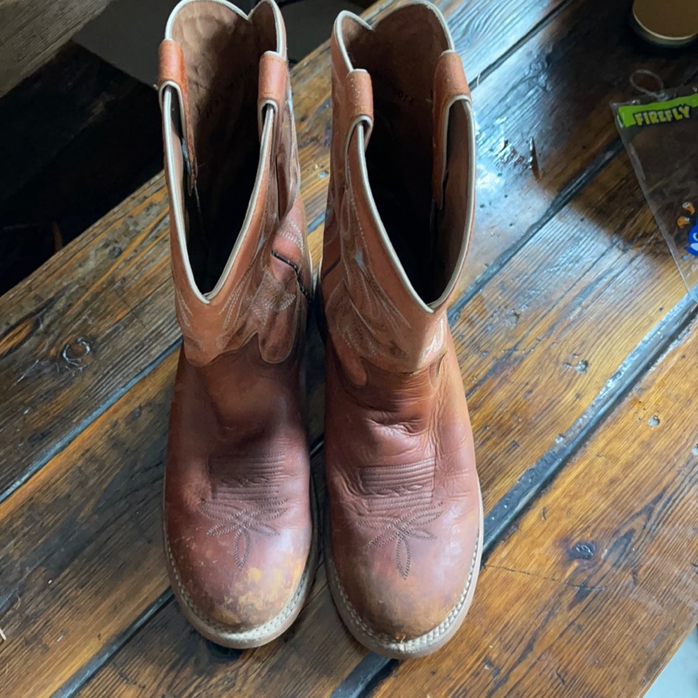 Tony Lamas! Beautiful men’s cowboy boots.